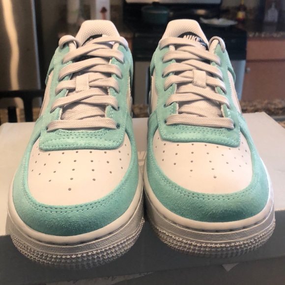 Air Force 1 - Picture 2 of 5